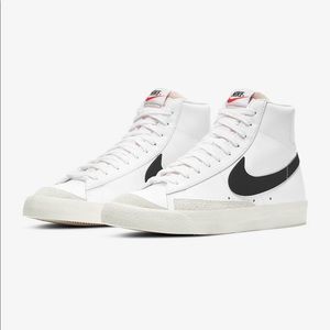 Women’s (8.5) Nike Blazer Mid ‘77
